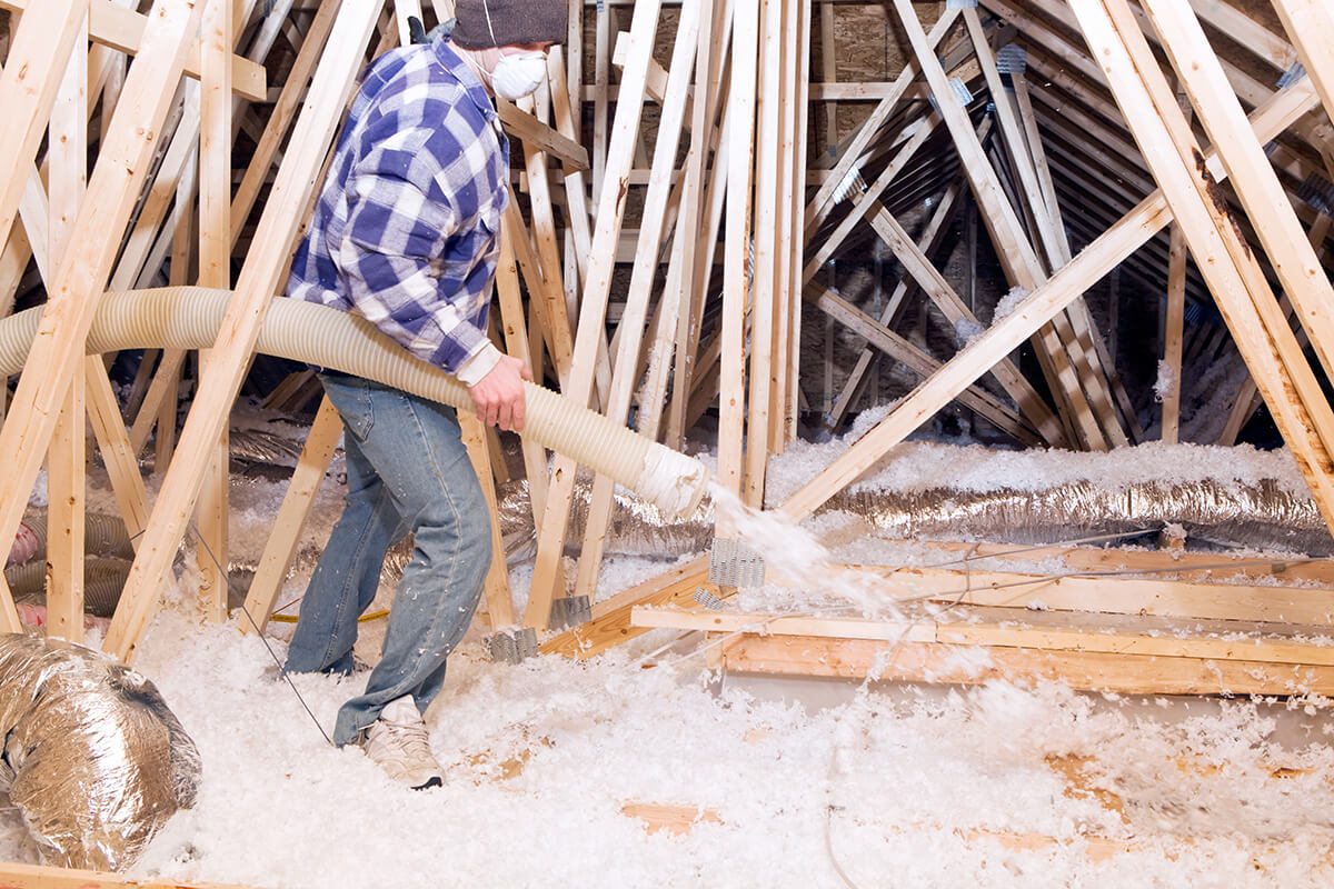 Isolation d'un grenier : guide complet des travaux et aides | Hellio