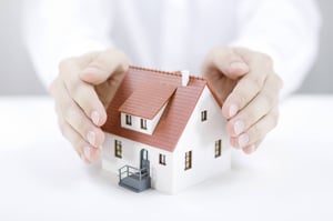 maison-isolation-thermique-confort-mains