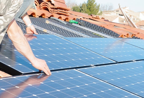 Panneaux solaires avec revente surplus photovoltaïque sans rge
