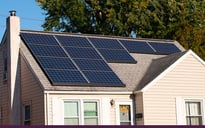 Panneau photovoltaïque avec batterie