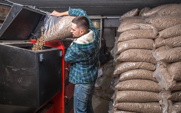 remplissage-silo-chaudiere-granules-bois-sacs