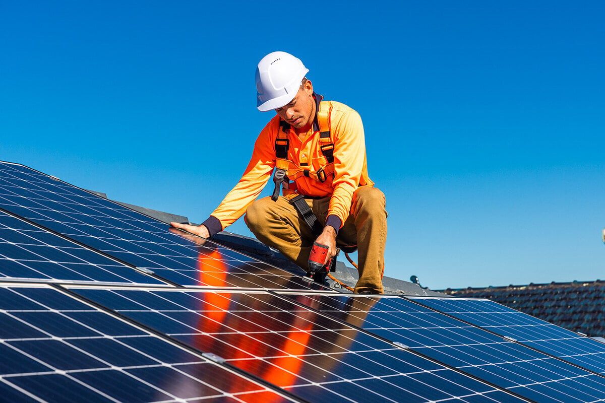 Installation d'un panneau solaire pour une maison