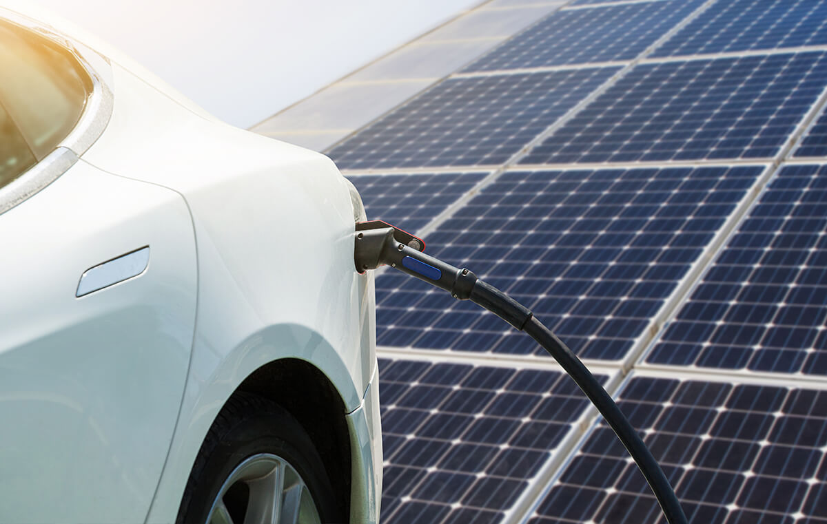 recharger sa voiture électrique avec un panneau solaire photovoltaïque
